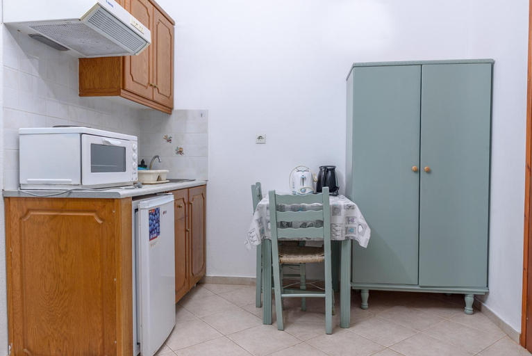 2, Studios Avra, Thessaly