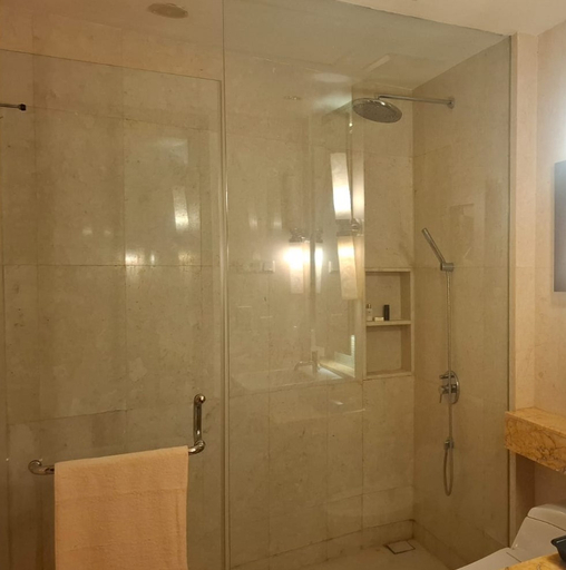 Bathroom 5, Apartemen Oakwood Residence, Jakarta Selatan