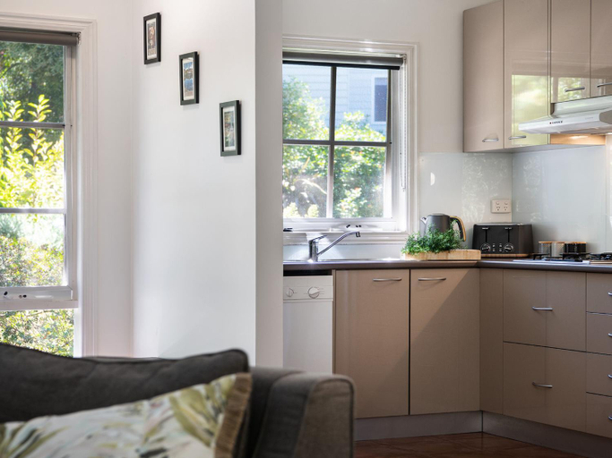 Others 3, Lucini Cottage- wood fire and bush views, Hepburn - East