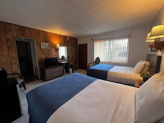 Bedroom 1, Nocturne Motel, Volusia