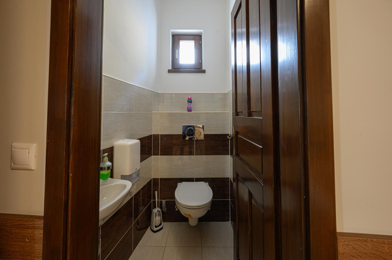 Bathroom 3, Nadasdi Haz, Szekszárd