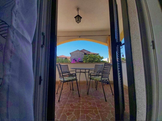 Others 4, Marina - 50m From the Beach - A2, Supetar