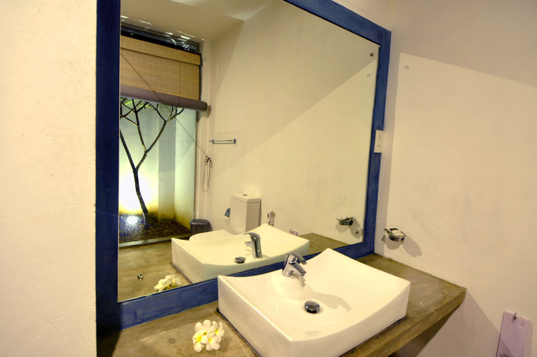 Bathroom 4, Clock Inn Dehiwala - Hostel, Dehiwala-Mount Lavinia