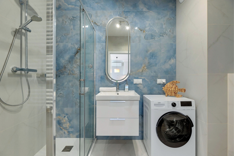 Bathroom 4, Bulvar Miramar by Lion Apartments, Gdańsk City