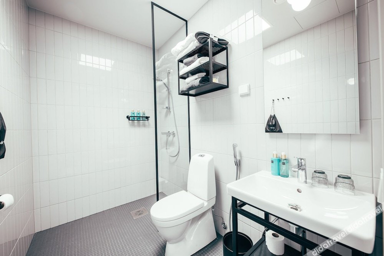 Bathroom 4, The Folks Hotel Konepaja, Uusimaa