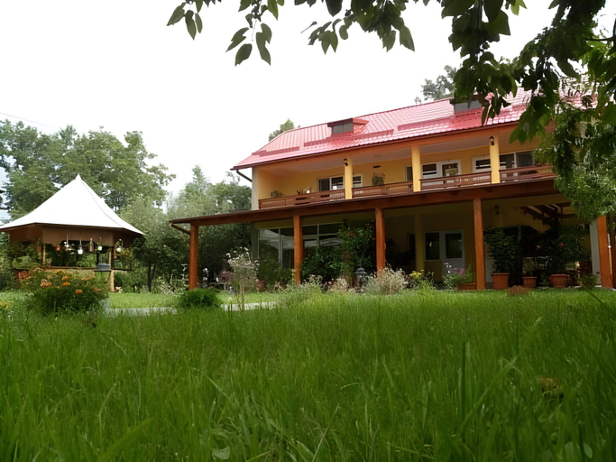 Others 4, Pensiunea Criveanu, Horezu
