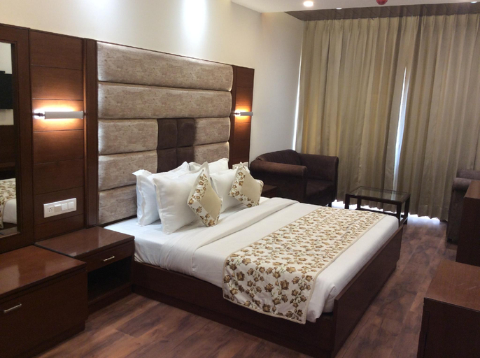 Bedroom 3, hotel the saffron, Panchkula