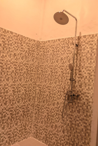 Bathroom, Tata Surf Hostel, Lombok