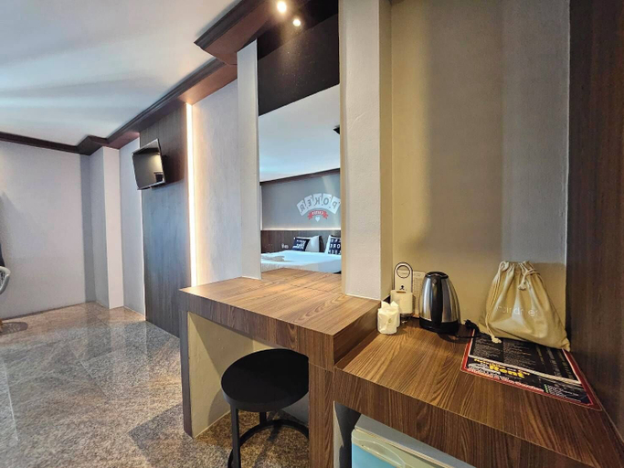 Others 5, Paramount Palace Hotel Dannok, Sadao