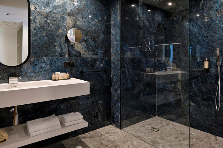 Bathroom 4, Hotel & Spa Rocabella, Haute-Corse