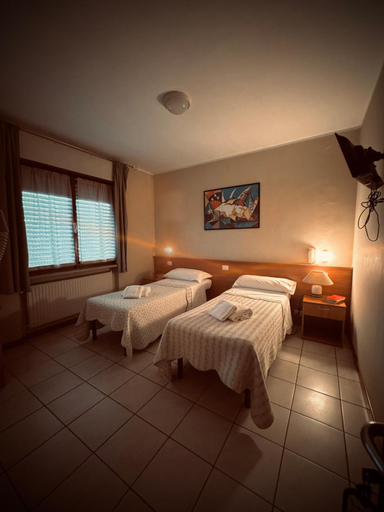 Bedroom 2, Albergo Trattoria Al Taj, Udine