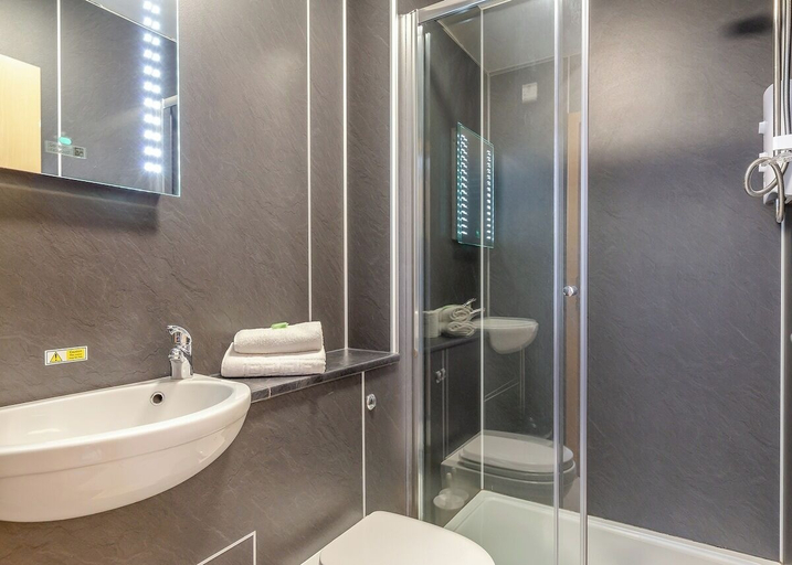 Bathroom, NDR Residences, Devon