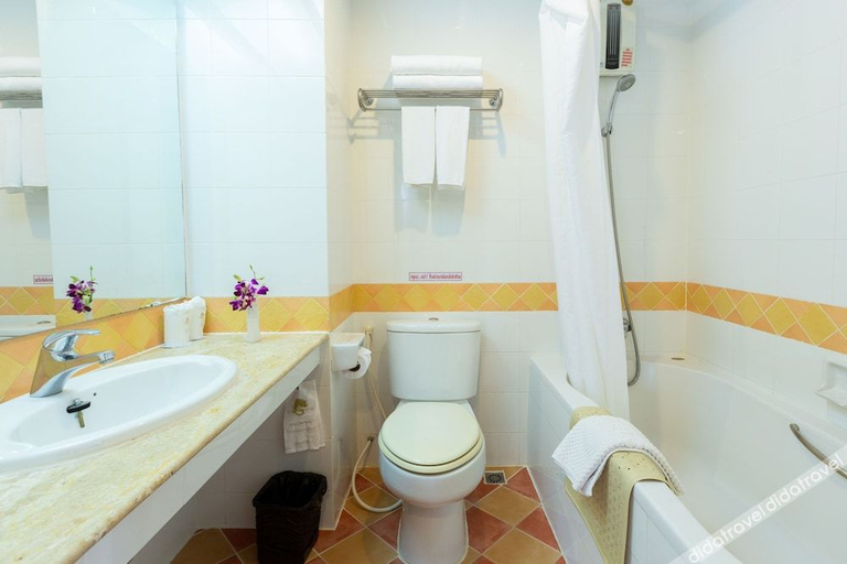 Bathroom 4, Surin Majestic Hotel, Muang Surin