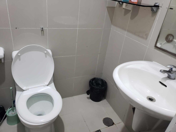 Bathroom 2, grass residences tower2 21Floor, Quezon City