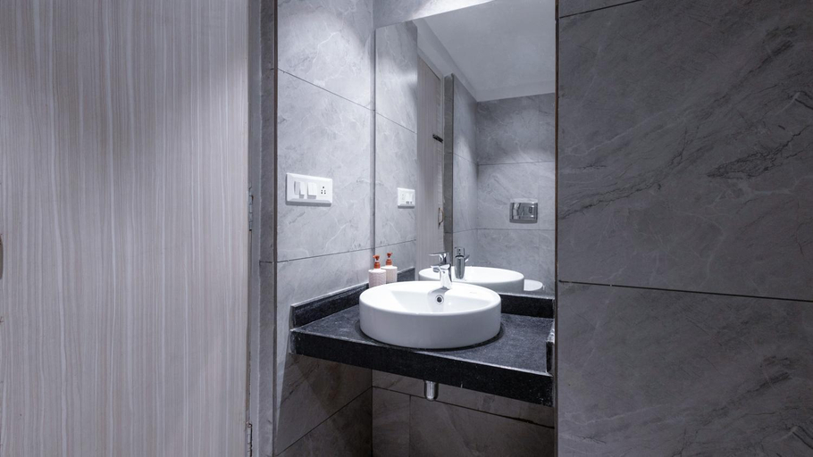 Bathroom 25