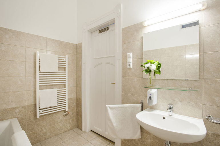Bathroom 5, Baross Hotel by Mellow Mood Hotels, Budapesti