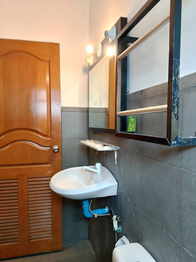 Bathroom 5, Triple H Hotel, Yangon