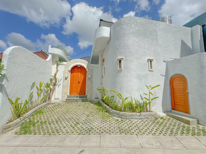 NEW! 2BR Villa w/ Private Pool & Hi-Speed WIFI in Canggu, Badung