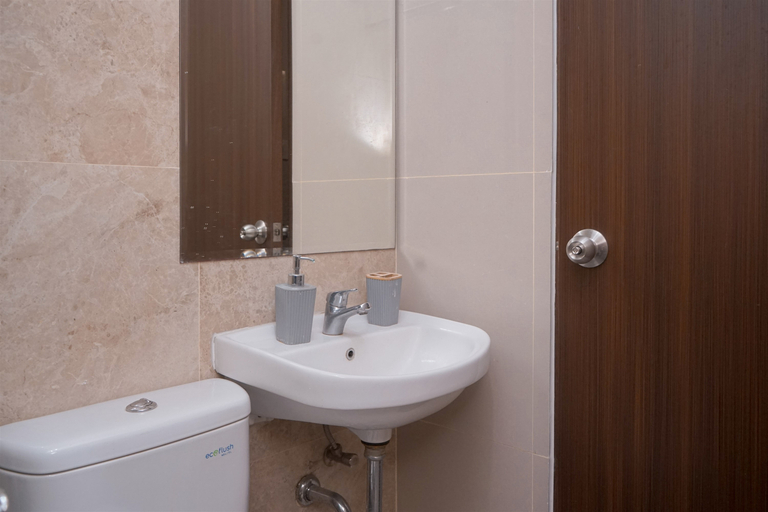 Bathroom 5, Best Deal 2BR at Transpark Bintaro Apartment By Travelio, Tangerang Selatan