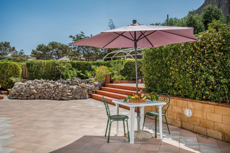 Facilities 4, Villa Spada con ampi spazi esterni, Trapani