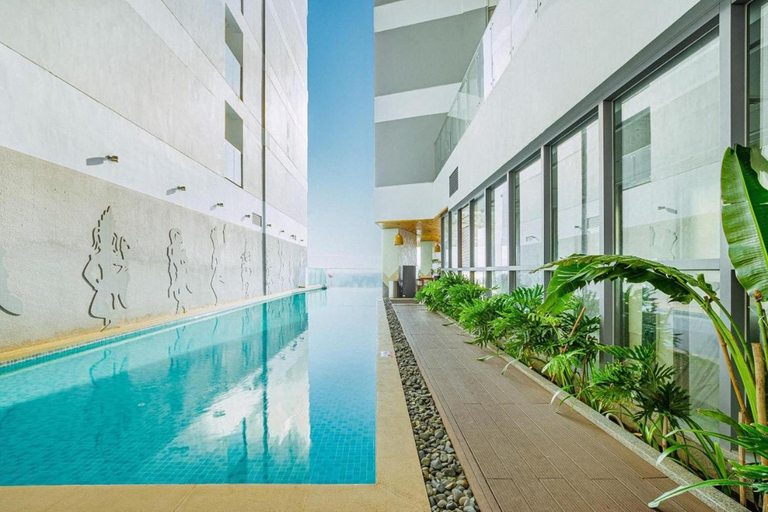 Swimming Pool 13