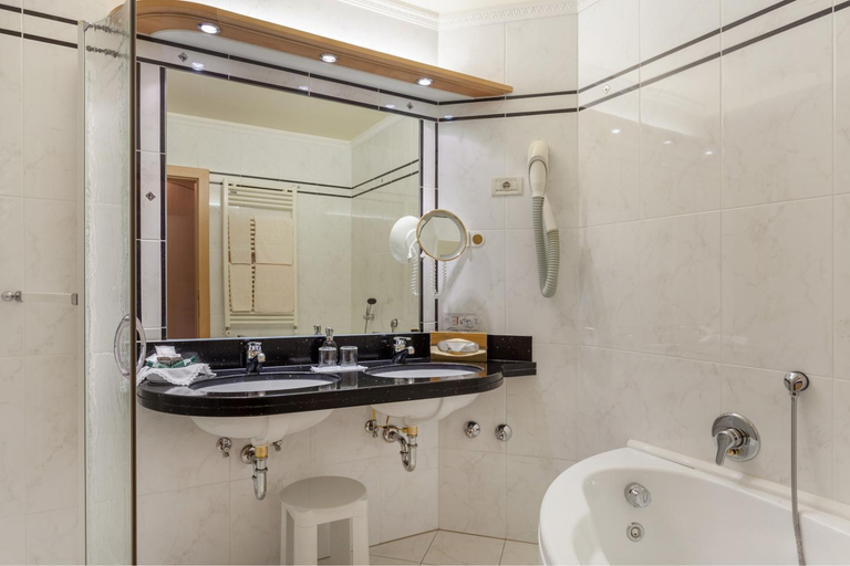 Bathroom 4, Hotel Funggashof, Bolzano