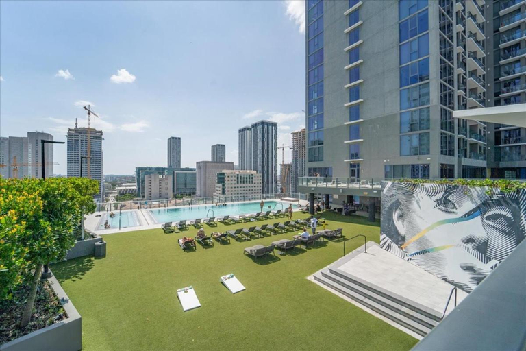 TR Miami 2 Bedroom Condo and Studio with Balcony, Miami-Dade