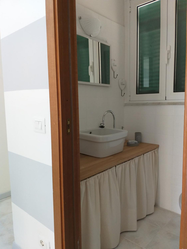 Bedroom 2, Aa Ciasea duu Pintuu, La Spezia