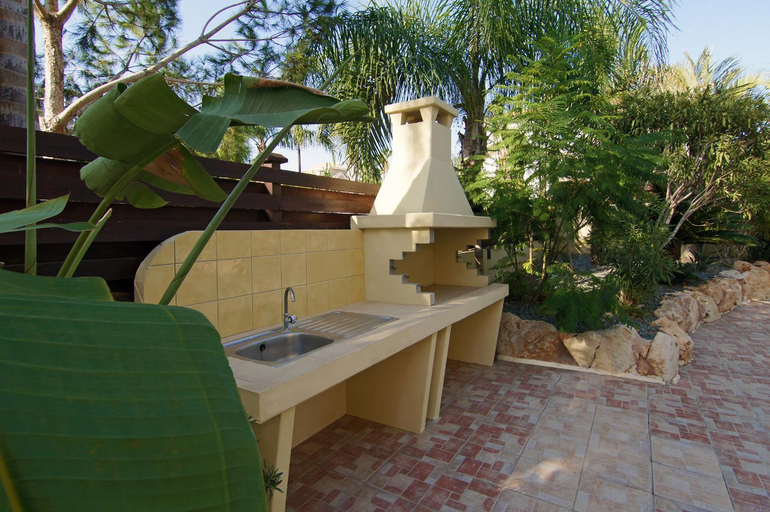 Others 4, Villa Cleopatra