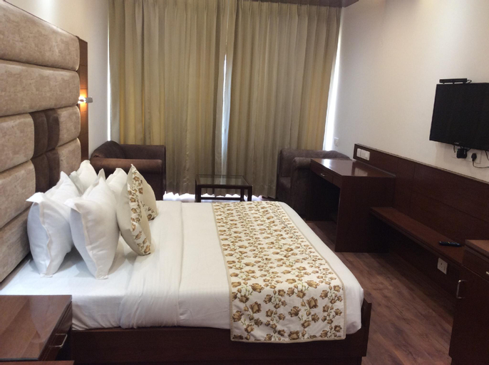 Bedroom 1, hotel the saffron, Panchkula