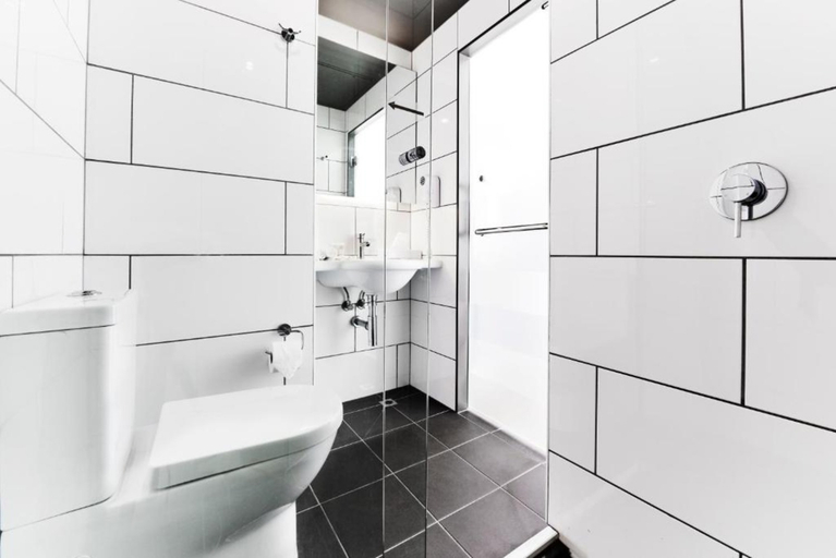 Bathroom 5, Essence Hotel Carlton, Melbourne