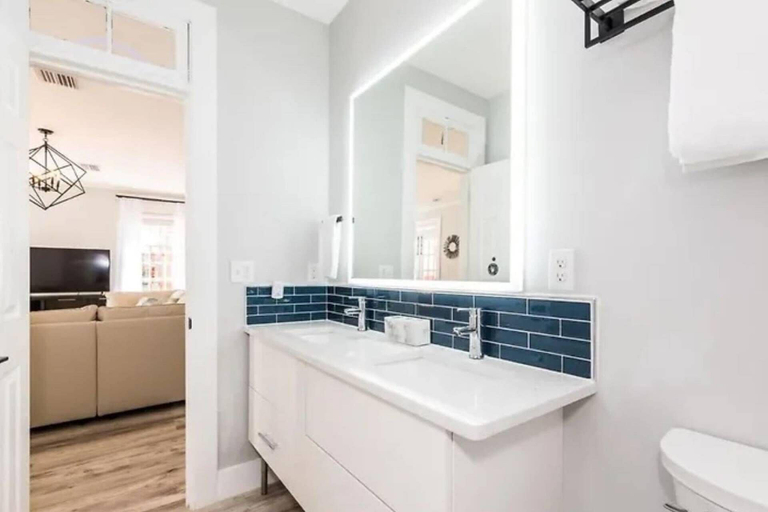 Bathroom 4, 20 Hypolita Street, Saint Johns