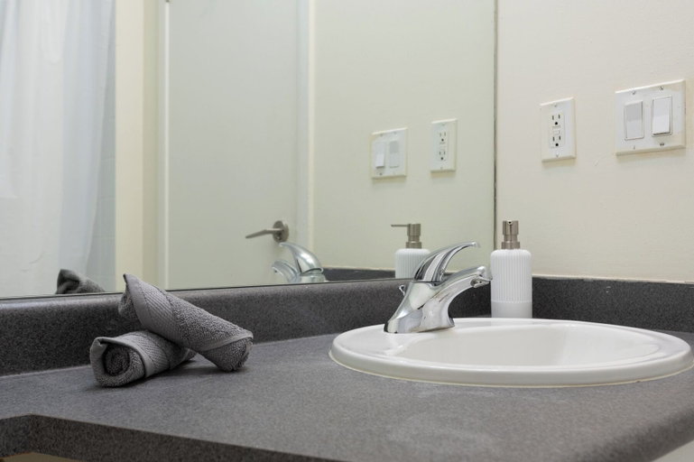 Bathroom 3, Fort York Suites, Toronto