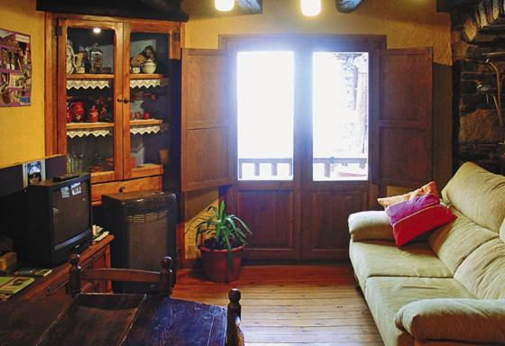 Shared lounge/TV area, Casa Independiente Rural Ca de Corral, Lleida