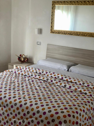 Others 5, B&B Belli Dentro, Verona