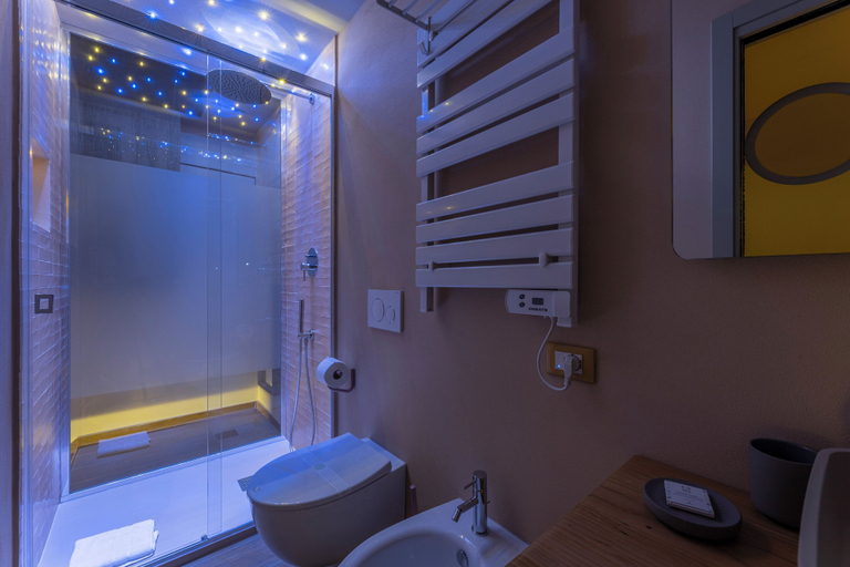 Bathroom 2, Luci sul Mare, Grosseto