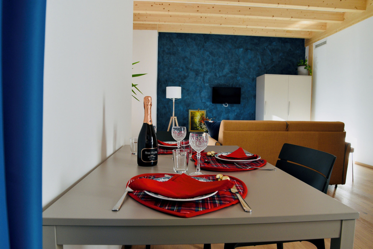 Others 5, Nine Rooms Apartment, Trento