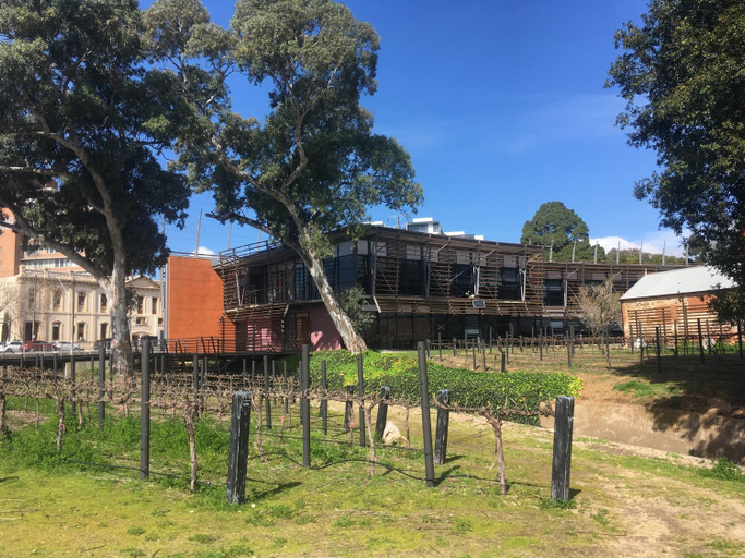 Adelaide Style Accommodation-Close to City-North Adelaide-3 Bdrm- FREE Parking, Adelaide