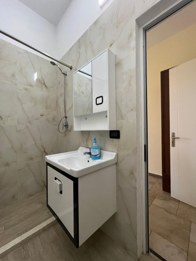 Bathroom 3, Hotel Antik, Kavajës