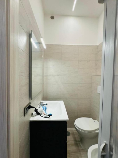 Bathroom 5, Royal Rooms, Napoli