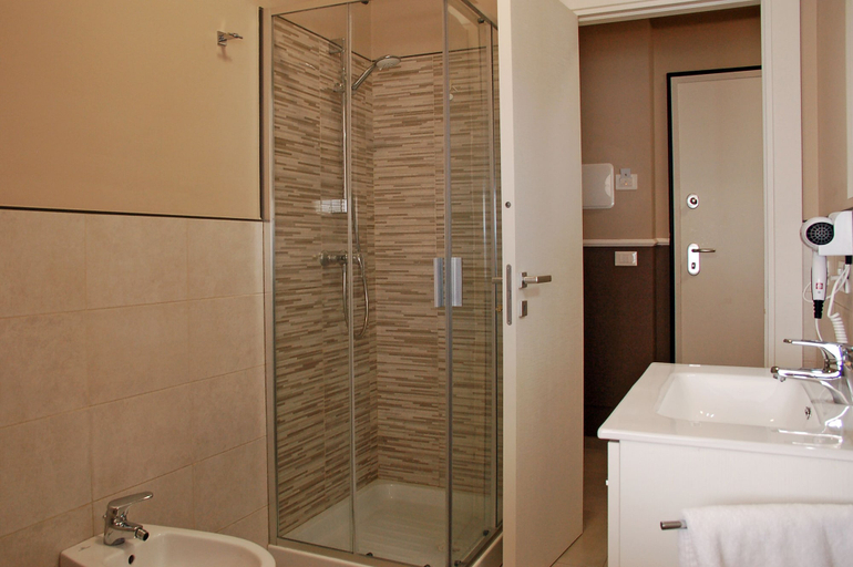 Bathroom 4, Marconi Seaside Residence Pool Wifi, Teramo