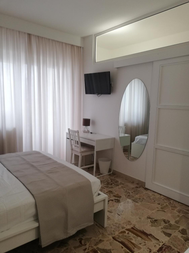 Others 3, Ostuni Crispi House, Brindisi