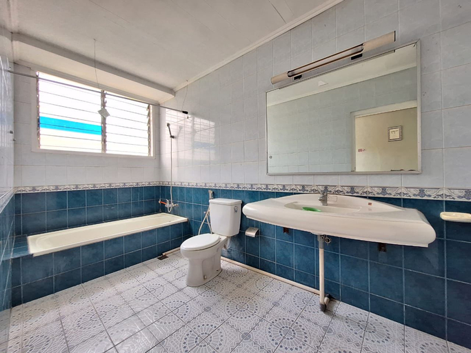 Bathroom, Villa PGV ONVIL 1 by puncak govillas, Bogor