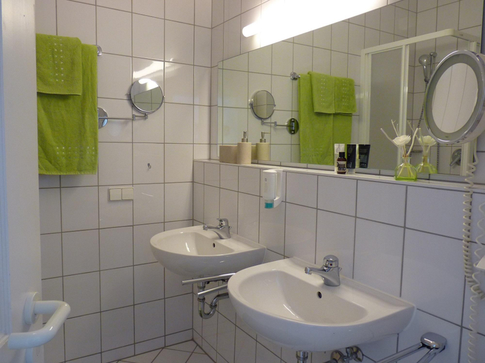 Bathroom 15