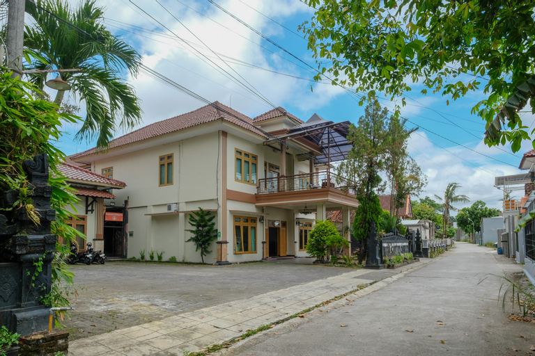 Exterior & Views 3, RedDoorz @ Savitri Hotel, Sleman