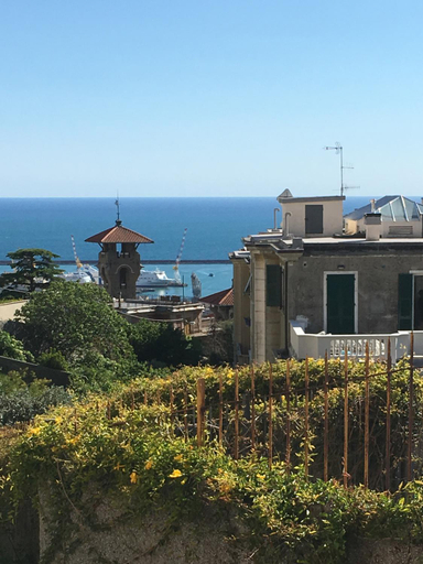Perdiana House, Genova