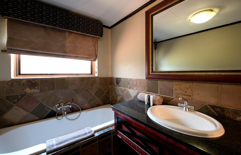 Bathroom 5, Entabeni Mountain Lodges, Waterberg