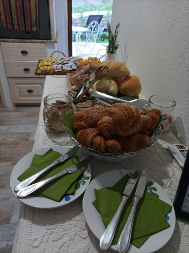 Food & Drinks, La Casa in Collina - affittacamere con vista mare, Nuoro