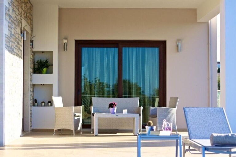 Others 5, Villa Olia, Crete