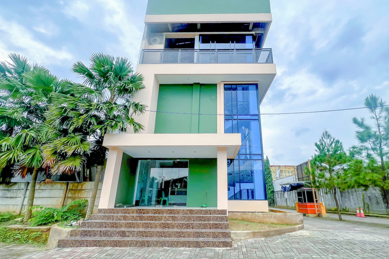 Exterior & Views, RedDoorz Premium @ Hotel Riyadi Syariah, Ciamis